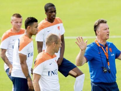 Van Gaal, durante el entrenamiento de Holanda