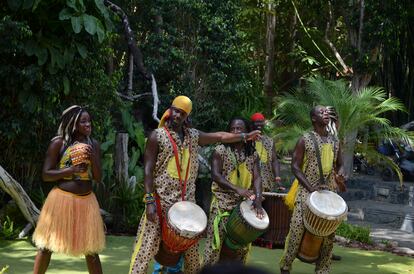 Si el viajero desea asistir a un auténtico espectáculo de danza africana debe visitar Bioparc de Fuengirola. Allí, el grupo senegalés Sicobana, compuesto por percusionistas, coreógrafos y bailarines, mostrará el amor por su cultura con una vibrante actuación.  

