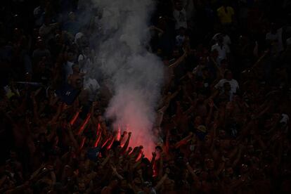 Aficionados del Nápoles durante el partido ante el Lazio.