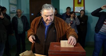 El presidente Mujica vota en las primarias del pasado domingo.