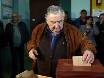 O presidente Mujica vota nas eleições primárias, no último domingo.