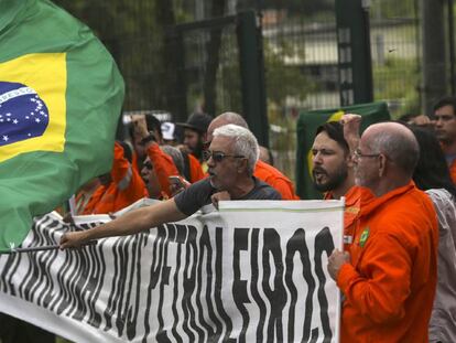 Petroleiros se mobilizam no Rio de Janeiro nesta quarta.