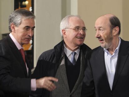 Ramón Jáuregui, José María Maravall y Alfredo Pérez Rubalcaba, en el Círculo de Bellas Artes de Madrid.