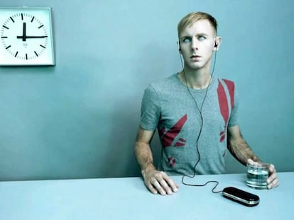 Richie Hawtin se corta el flequillo