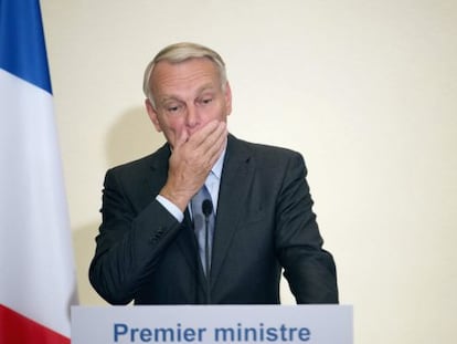 France's Prime Minister Jean-Marc Ayrault holds a press conference focusing on the European treaty, September 19, 2012 in Paris. France's Socialist-led government kickstarted ratification on Wednesday of a European Union budget discipline pact it grudgingly accepts as the next step out of the euro zone debt crisis. REUTERS/Martin Bureau/Pool (FRANCE - Tags: POLITICS)