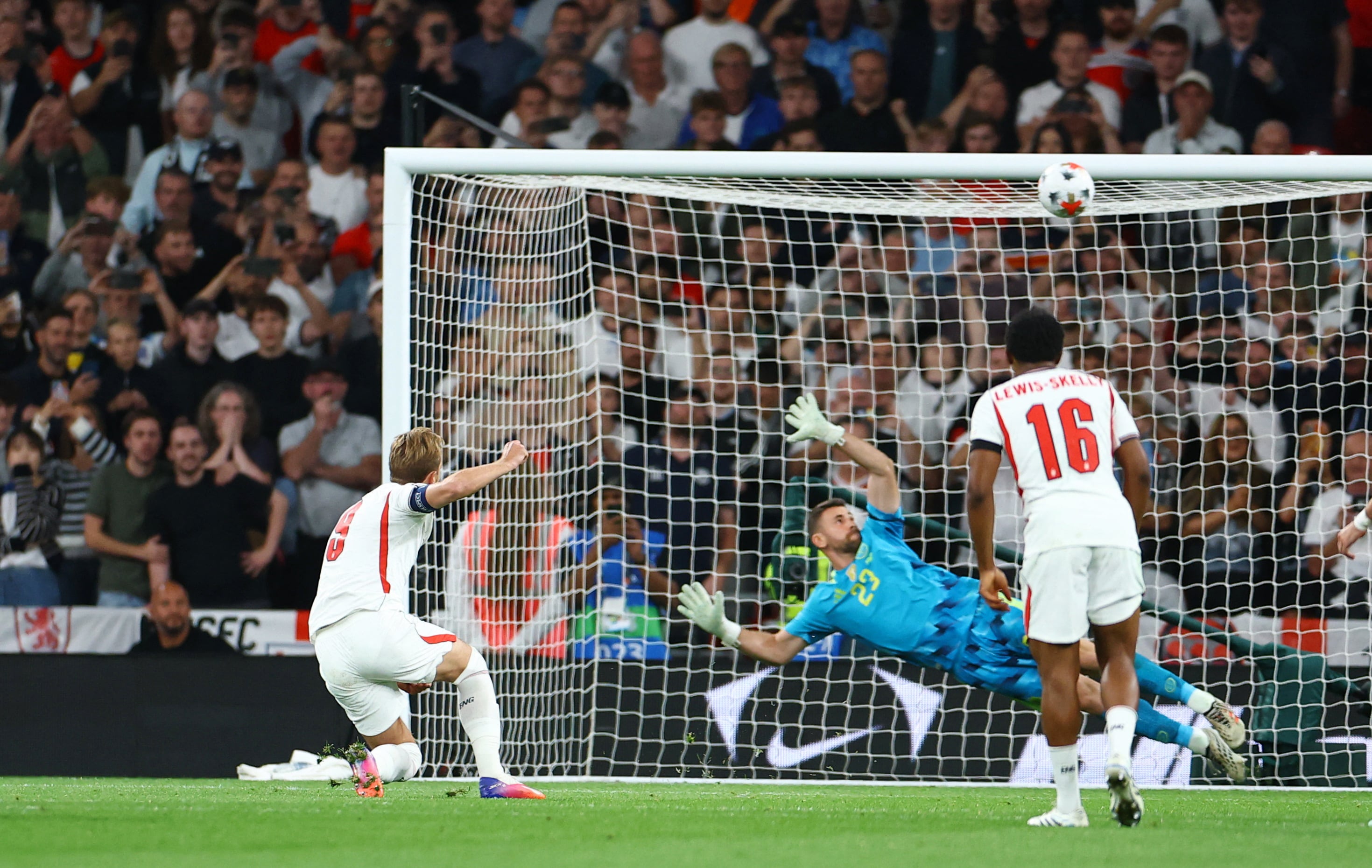 Inglaterra - España en directo | Baena y Oyarzabal vuelven a poner por delante a España