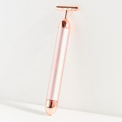 En un bonito color oro rosa, esta versión a la venta en Urban Outfitters.