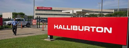 Logotipo de Halliburton en su sede en Houston, Texas.