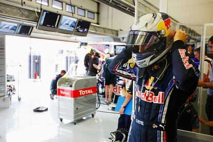 El piloto alemán se prepara para reiniciar el trabajo en pista