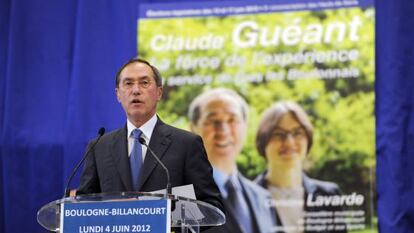 El exministro del Interior Claude Gueánt celebra un discurso durante su campaña en Boulogne-Billancourt, al oeste de París.