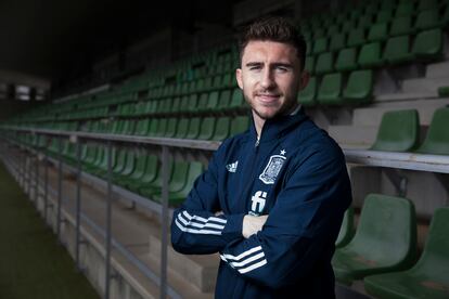 Aymeric Laporte, posa en la ciudad del Futbol de las Rozas.