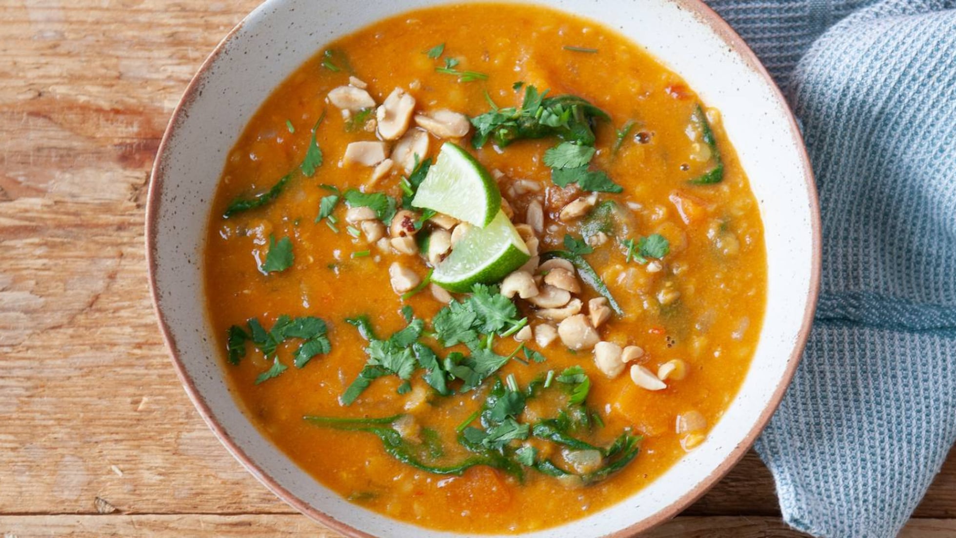 Lentejas rojas guisadas estilo satay-image