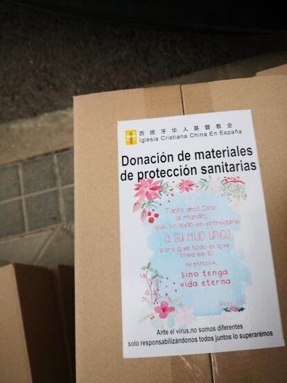 Muchos chinos se han organizado a través de redes comunitarias o religiosas para recoger los materiales.