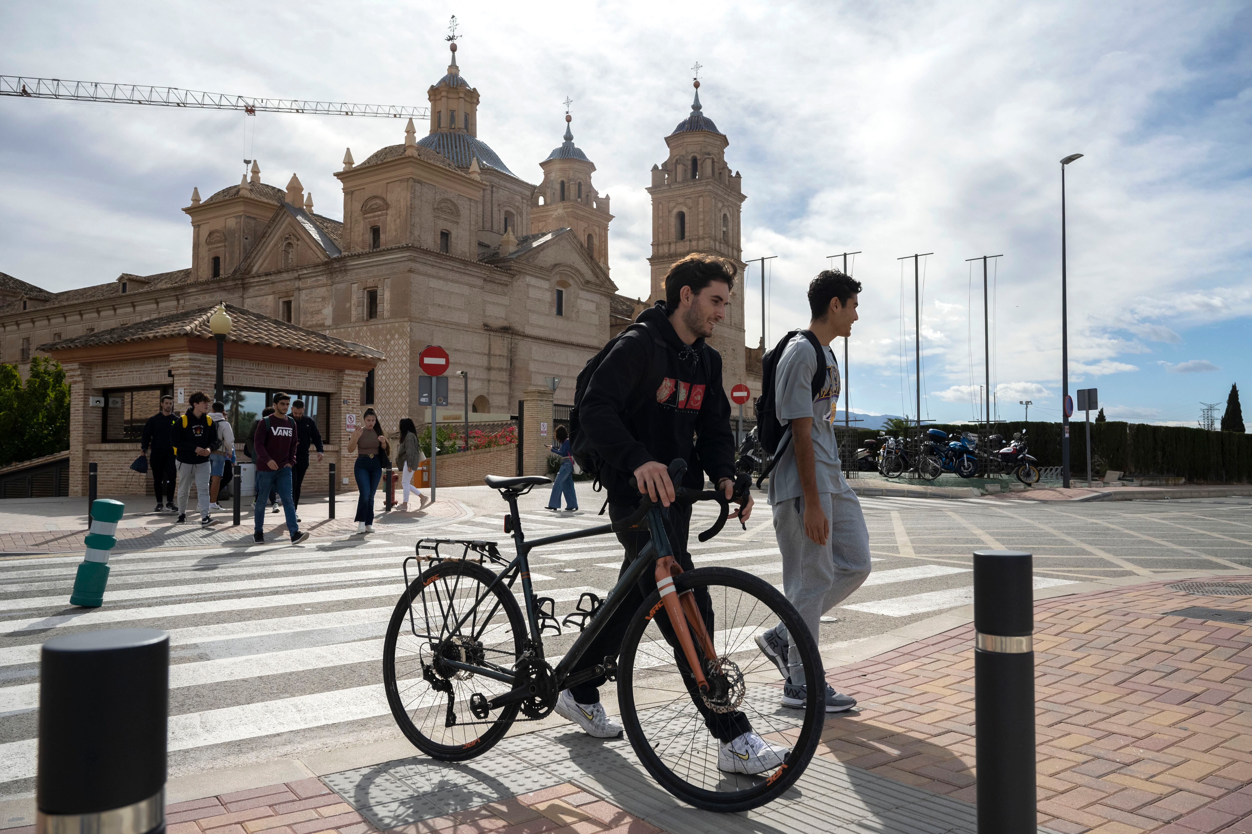 Los ‘kikos’ entran en la educación superior madrileña a través de la Universidad Católica de Murcia