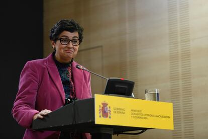 La ministra de Exteriores, Arancha González Laya, durante una rueda de prensa tras su encuentro con la líder opositora bielorrusa, Svetlana Tijanóvskaya.