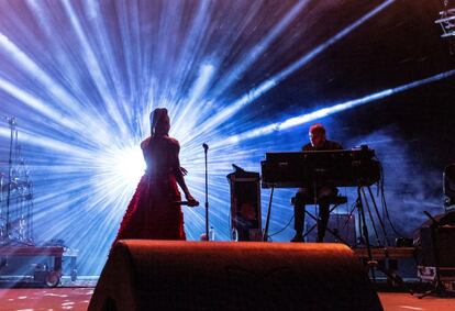 La banda británica 'Morcheeba', durante el concierto de la segunda jornada del Festival Sonorama Ribera, el 10 de agosto de 2018, en la localidad burgalesa de Aranda de Duero.  