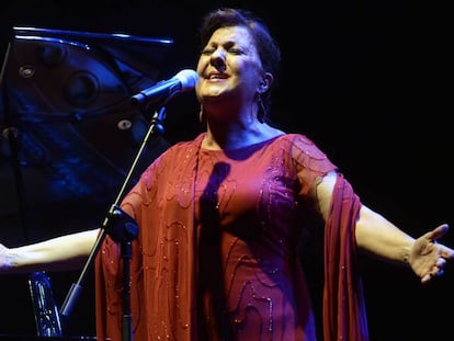 La cantante Carmen Linares durante un concierto.