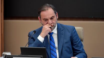 El exministro José Luis Ábalos este lunes en la comisión del Parlament balear que investiga las mascarillas adquiridas en mayo de 2020 por el Govern a la empresa Soluciones de Gestión, investigada en el 'caso Koldo'.