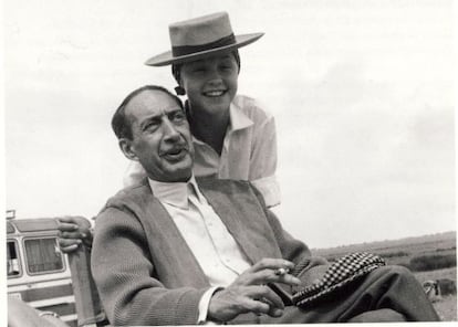 González-Ruano con Marisol, una de las niñas prodigio del cine español