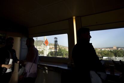 18-02-2017: El pasado minero de Puertollano se aprecia al paso del tren por la localidad.
FOTO: PACO PUENTES/EL PAIS