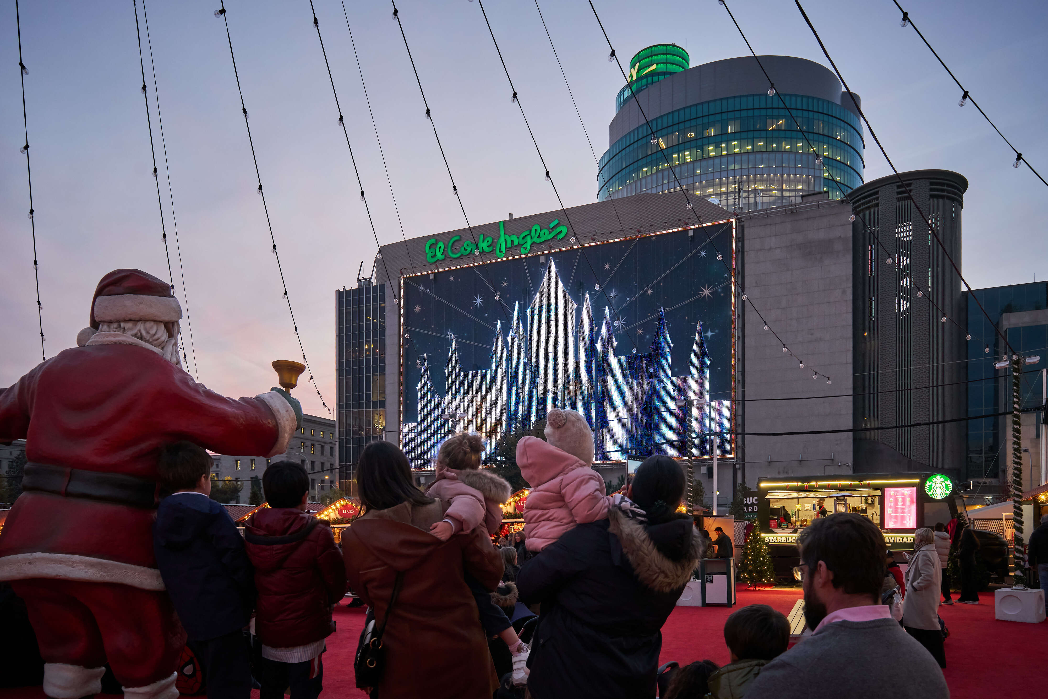 La gran distribución se asoma a una Navidad récord entre quejas de las plantillas por los horarios y los sueldos
