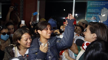 Yakiri Rubí Rubio sale del Reclusorio Femenil Sur, el 5 de marzo de 2014.