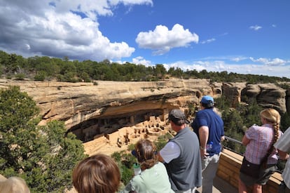 Al suroeste del Estado de Colorado se encuentra el altiplano de Mesa Verde, que alcanza más de 2.600 metros de altura. Dependiendo de la temporada, la entrada al parque cuesta entre 10 y 15 dólares por vehículo y entre 5 y 8 dólares por persona. Es la zona arqueológica más grande e importante de la cultura americana nativa en Estados Unidos.