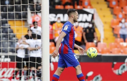 Arbilla, durante el partido ante el Valencia en Mestalla este domingo.