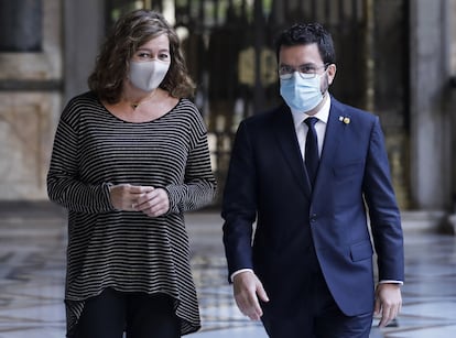 El presidente de la Generalitat, Pere Aragonès, y la presidenta del Gobierno de las Islas Baleares, Francina Armengol, en el Palau de la Generalitat en Barcelona.