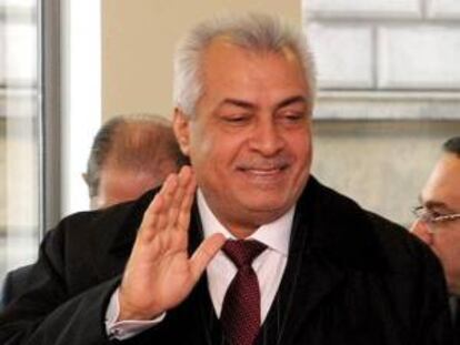 El ministro iraquí de petróleo, Abdul Kareem Luaibi Bahedh, saluda a su llegada a la 162 reunión de la Organización de Países Exportadores de Petróleo (OPEP) en Viena (Austria). EFE/Archiv