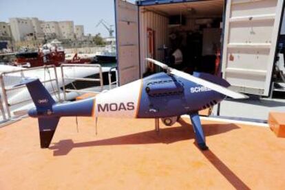Drones de vigilancia en el barco Phoenix de MOAS en el puerto de La Valletta, Malta.
