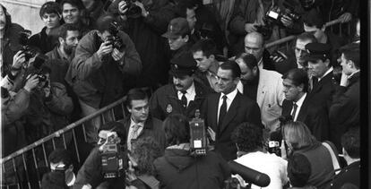 Mario Conde, a las puertas de la Audiencia Nacional en diciembre de 1994.