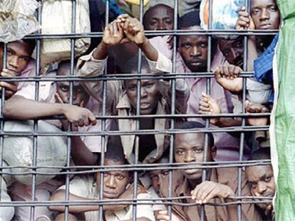 Prisioneros hutus, en Kigali, en 1994.