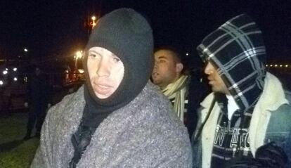 Llegada al puerto de Motril de los 36 inmigrantes magrebíes rescatados anoche.
