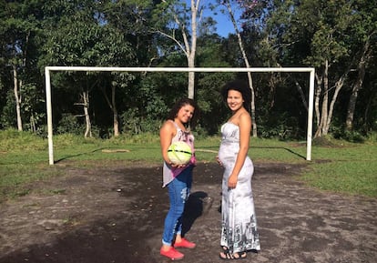 As irmãs Sidineia e Silvani, que, durante a gravidez, sofre por não poder participar dos jogos.