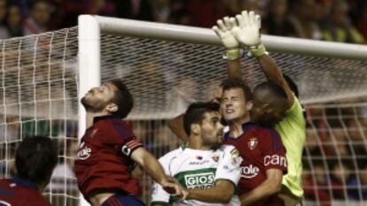 Una acción del pasado Osasuna-Elche.