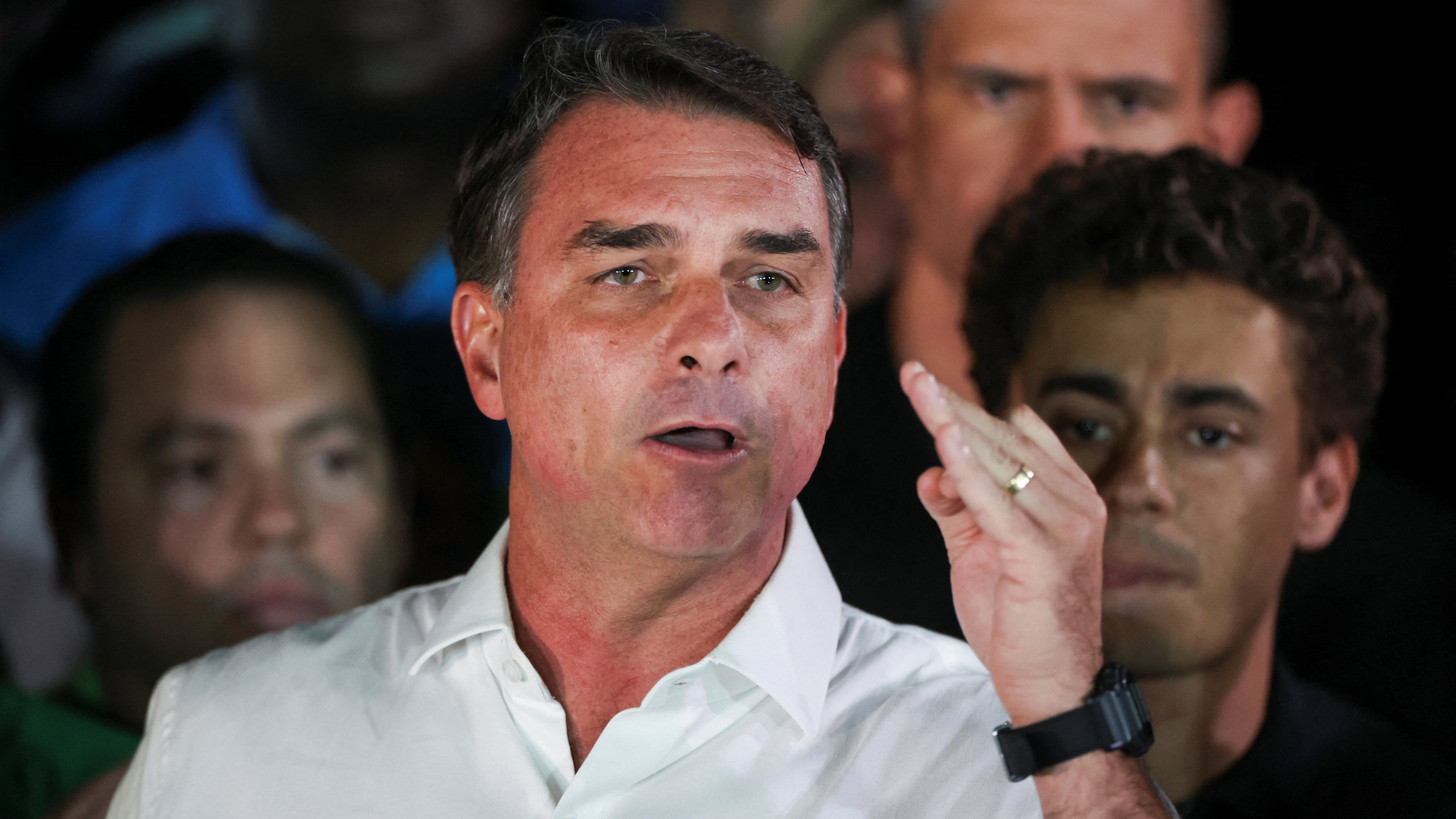 EE UU anuncia que emitirá visados para Flávio Bolsonaro y su familia