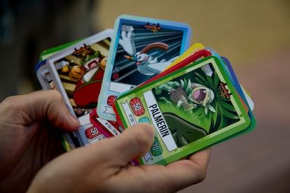 Cartas de una versión gratuita del juego Pokémon ambientada en Sevilla, creada por Pablo Díaz  y Onofre Marín.