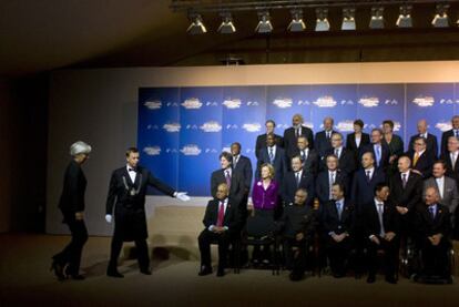 La directora del FMI, Christine Lagarde, a la izquierda a su llegada a la foto de familia del G-20.