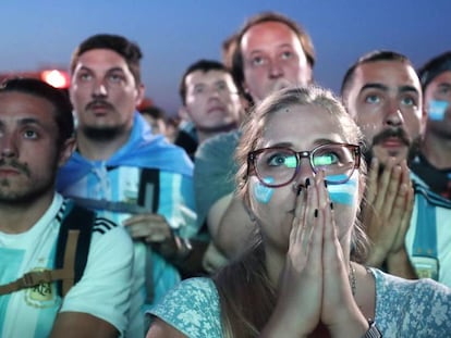 Torcedores da Argentina após o jogo contra a Croácia.