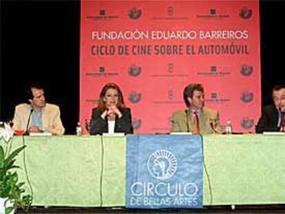 De izquierda a derecha, Julio Calixto, Mariluz Barreiros, César Antonio de Molina (director del Círculo de Bellas Artes de Madrid) y Juan Cueto.