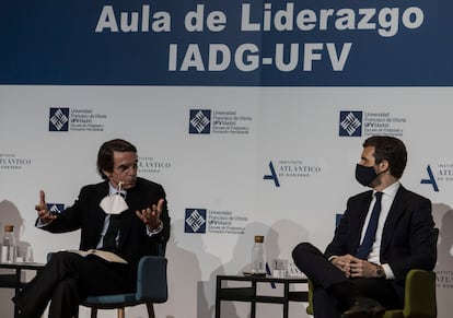 El expresidente Jose María Aznar durante una charla en la Universidad Francisco de Vitoria (Pozuelo de Alarcón, Madrid) a la que ha asistido como ponente Pablo Casado.