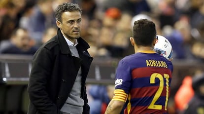 Luis Enrique e Adriano, contra o Valencia.