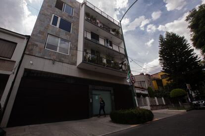 Otro de los edificios donde uno de los exfuncionarios tiene cinco propiedades está ubicado en la calle de Petén 329, en la colonia Narvarte Oriente.