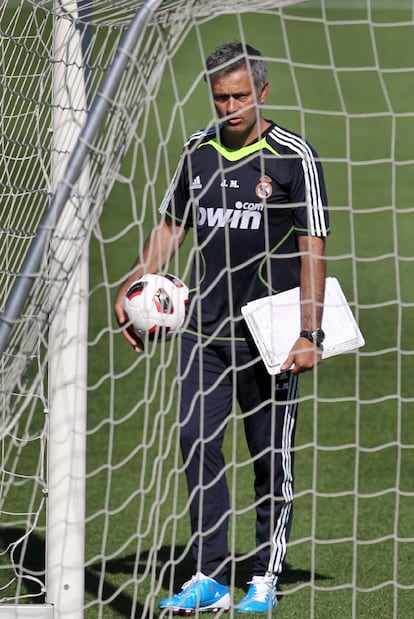 Jos Mourinho, en un entrenamiento en Valdebebas.