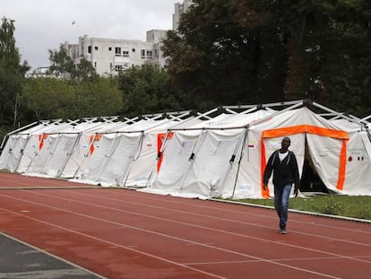 Un campo de refugiados cerca de Par&iacute;s.