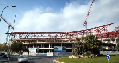 El centro de negocios y ocio de Reus con las obras paralizadas.
