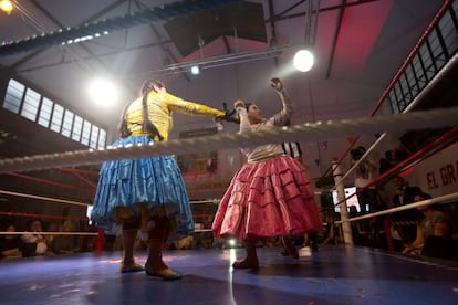 Las cholitas luchadoras en un espectáculo en Madrid.
