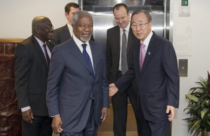 En primer término, Kofi Annan y Ban Ki-moon ayer en la ONU.