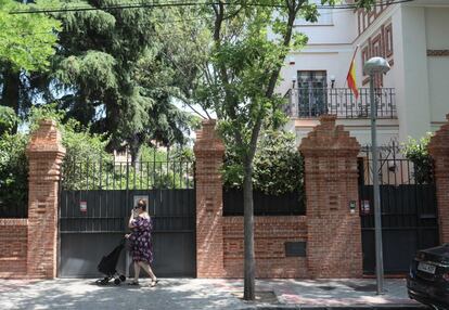 La Colonia de la Prensa del distrito de Carabanchel debe su fundación a un grupo de profesionales del periodismo y de las letras denominado Los cincuenta. Constituidos en cooperativa y de estilo art-decó, iniciaron en 1910 la construcción de este singular conjunto arquitectónico, con 39 hoteles y 17 parcelas sin edificar.